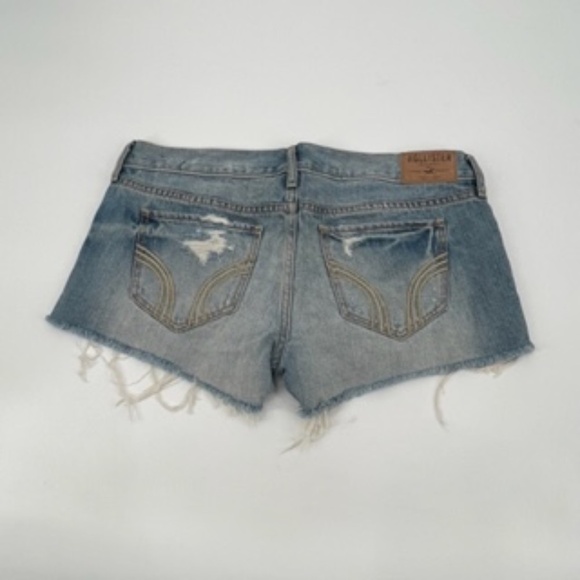 Hollister Women's Distressed Frayed Hem Jean Shorts Size w3/26 - Picture 3 of 12